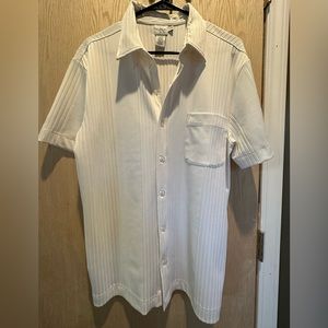 White polyester button down men’s shirt. Great material.